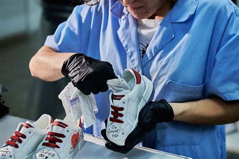 gucci addetto a controllo qualità componenti calzature tigerflex